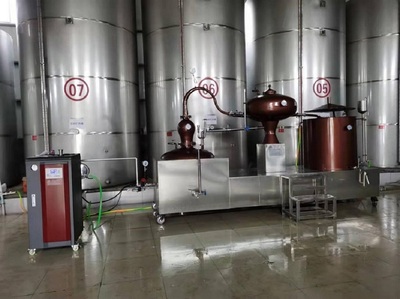 這幾年因?yàn)橐咔榈仍蚪o我國(guó)經(jīng)濟(jì)帶來(lái)很大沖擊,隨著經(jīng)濟(jì)放緩釀酒行業(yè)也受很大影響,我們公司是主要生產(chǎn)葡萄酒加工設(shè)備設(shè)備的廠家,